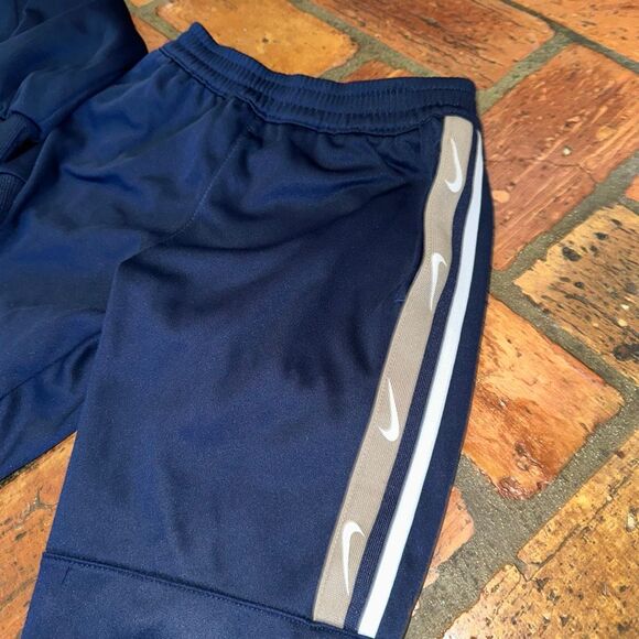 Nike Hoodie Jogger Set - Picture 2 of 6